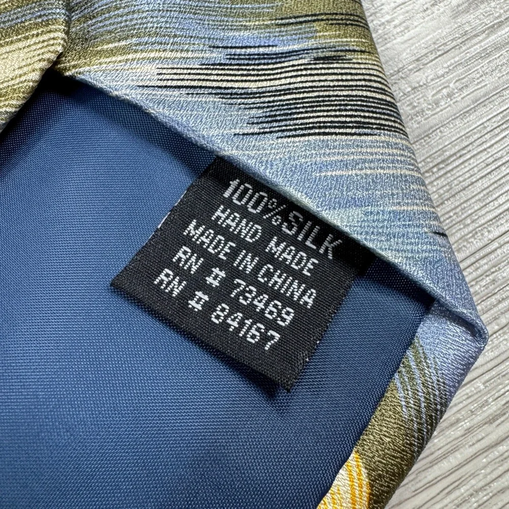 Walt Disney World Mens Tie Mickey Mouse Tropical Island Beach Blue Silk One Size